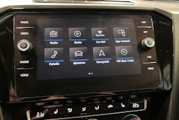 sininen Volkswagen Arteon 2018 kuva 22.