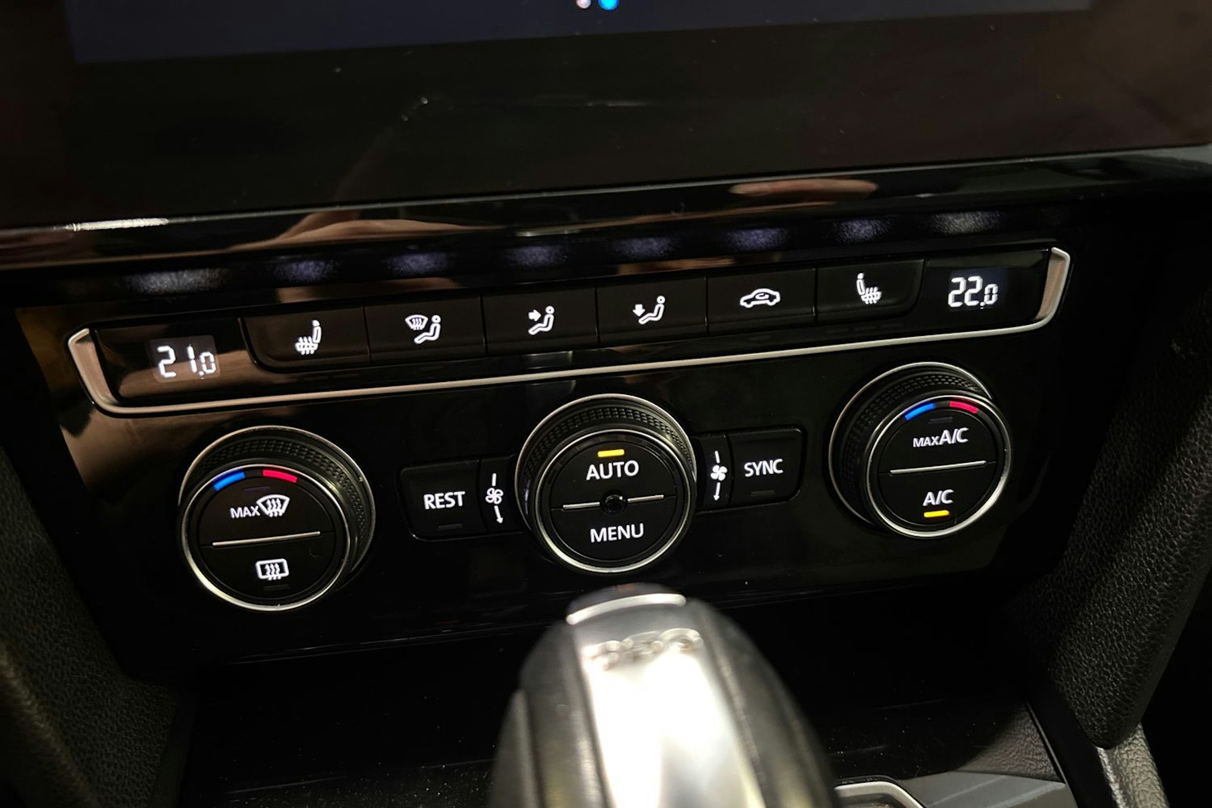 sininen Volkswagen Arteon 2018 kuva 24.