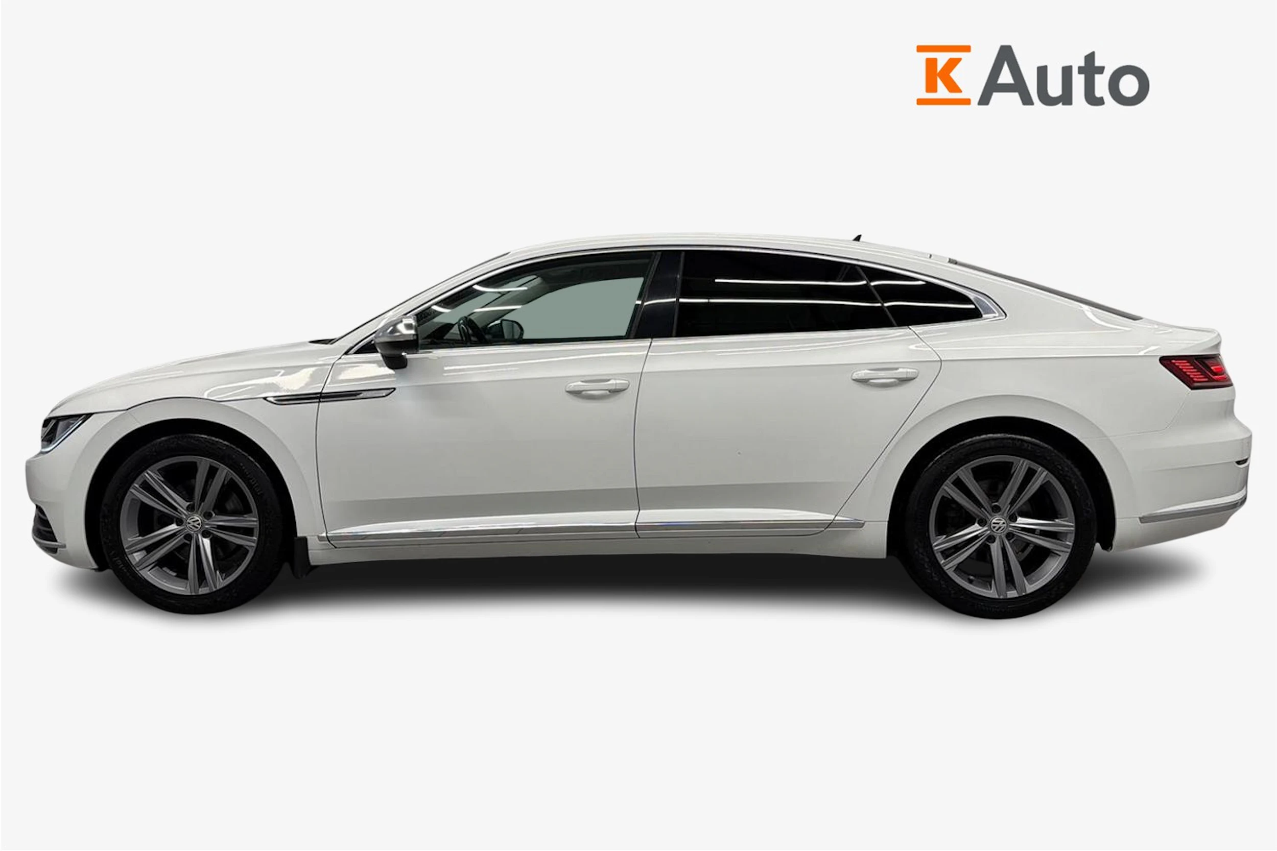 valkoinen Volkswagen Arteon 2018 kuva 5.