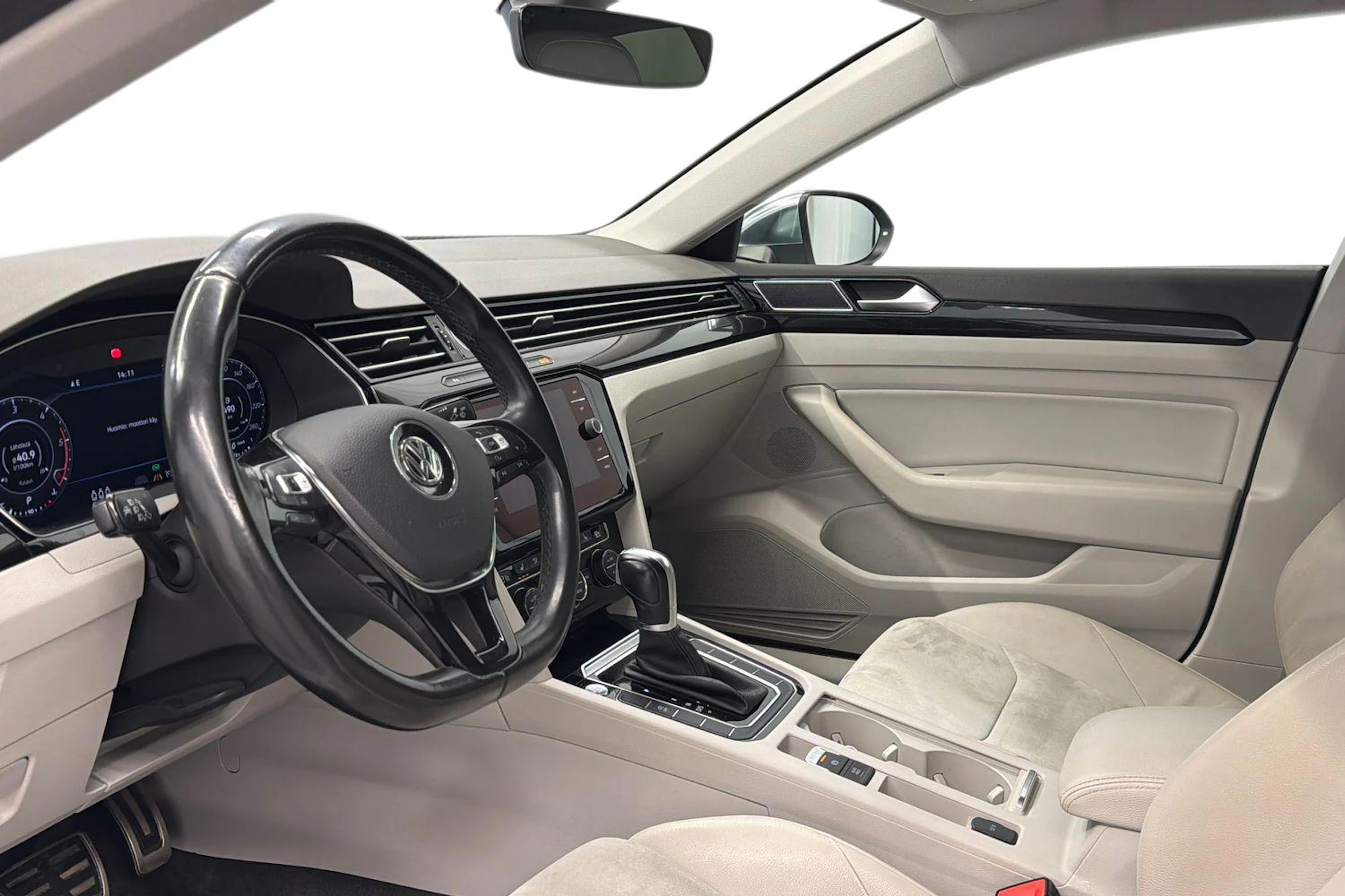 valkoinen Volkswagen Arteon 2018 kuva 6.
