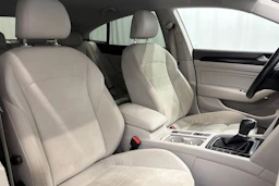 valkoinen Volkswagen Arteon 2018 kuva 11.