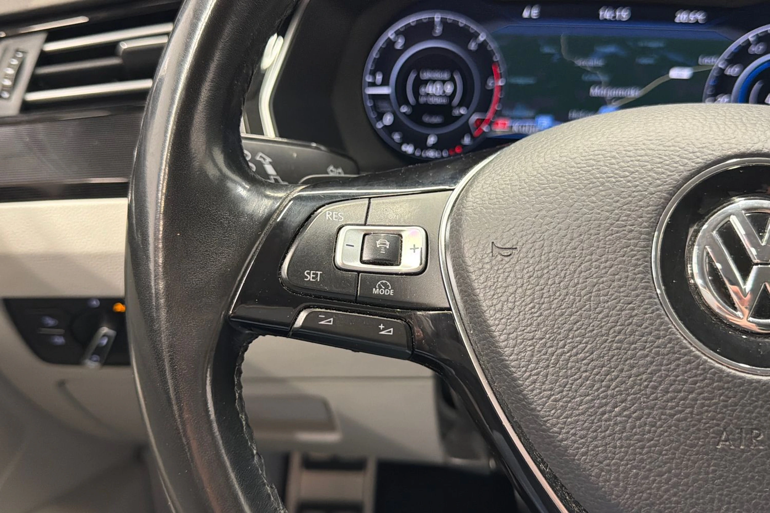 valkoinen Volkswagen Arteon 2018 kuva 17.