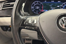 valkoinen Volkswagen Arteon 2018 kuva 17.