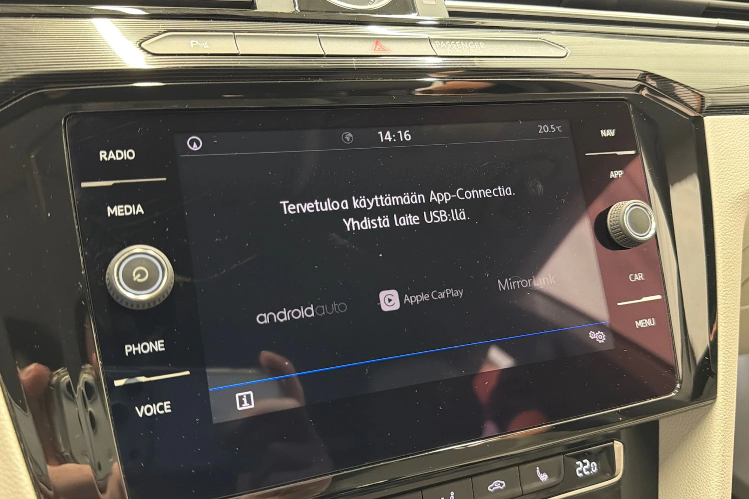 valkoinen Volkswagen Arteon 2018 kuva 20.
