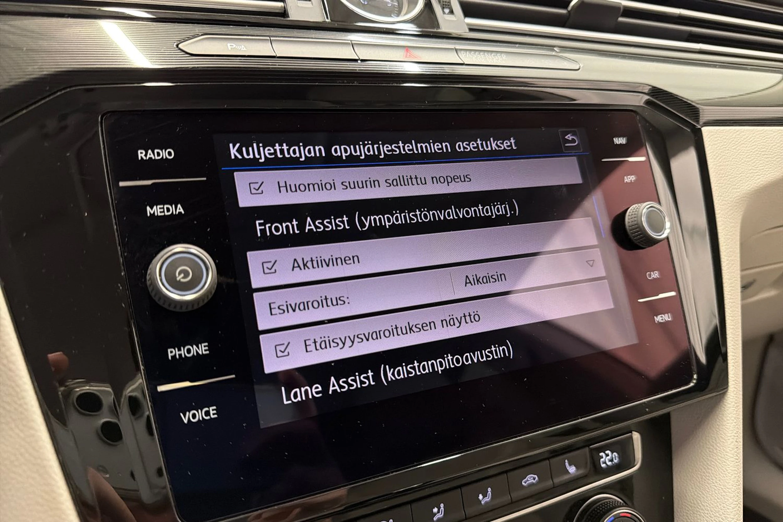 valkoinen Volkswagen Arteon 2018 kuva 23.