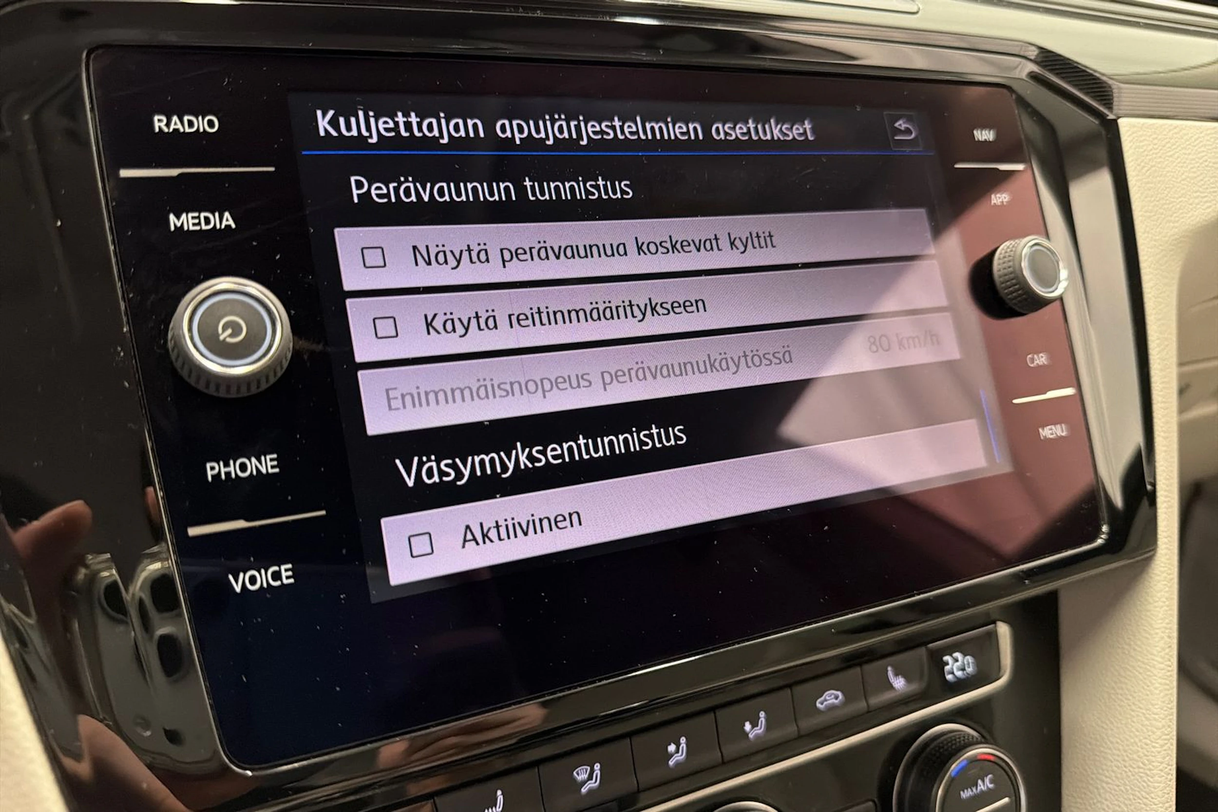 valkoinen Volkswagen Arteon 2018 kuva 25.