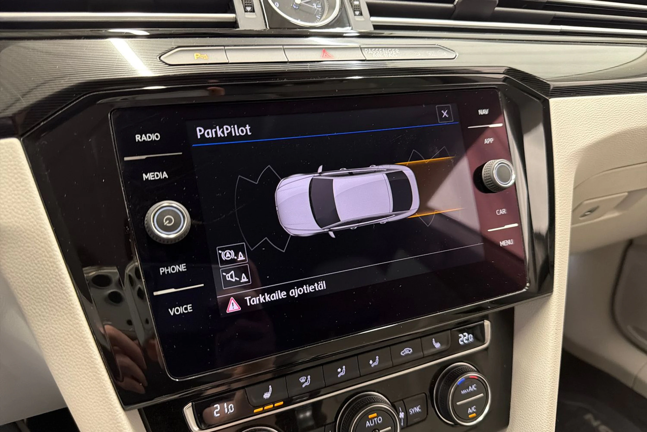 valkoinen Volkswagen Arteon 2018 kuva 27.