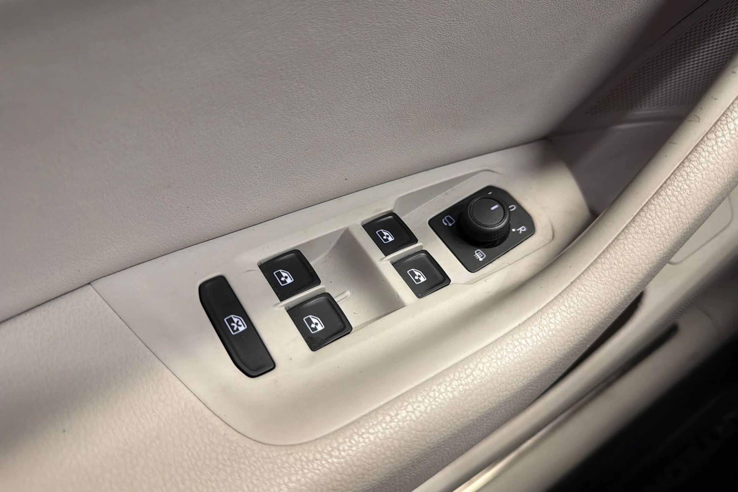 valkoinen Volkswagen Arteon 2018 kuva 28.