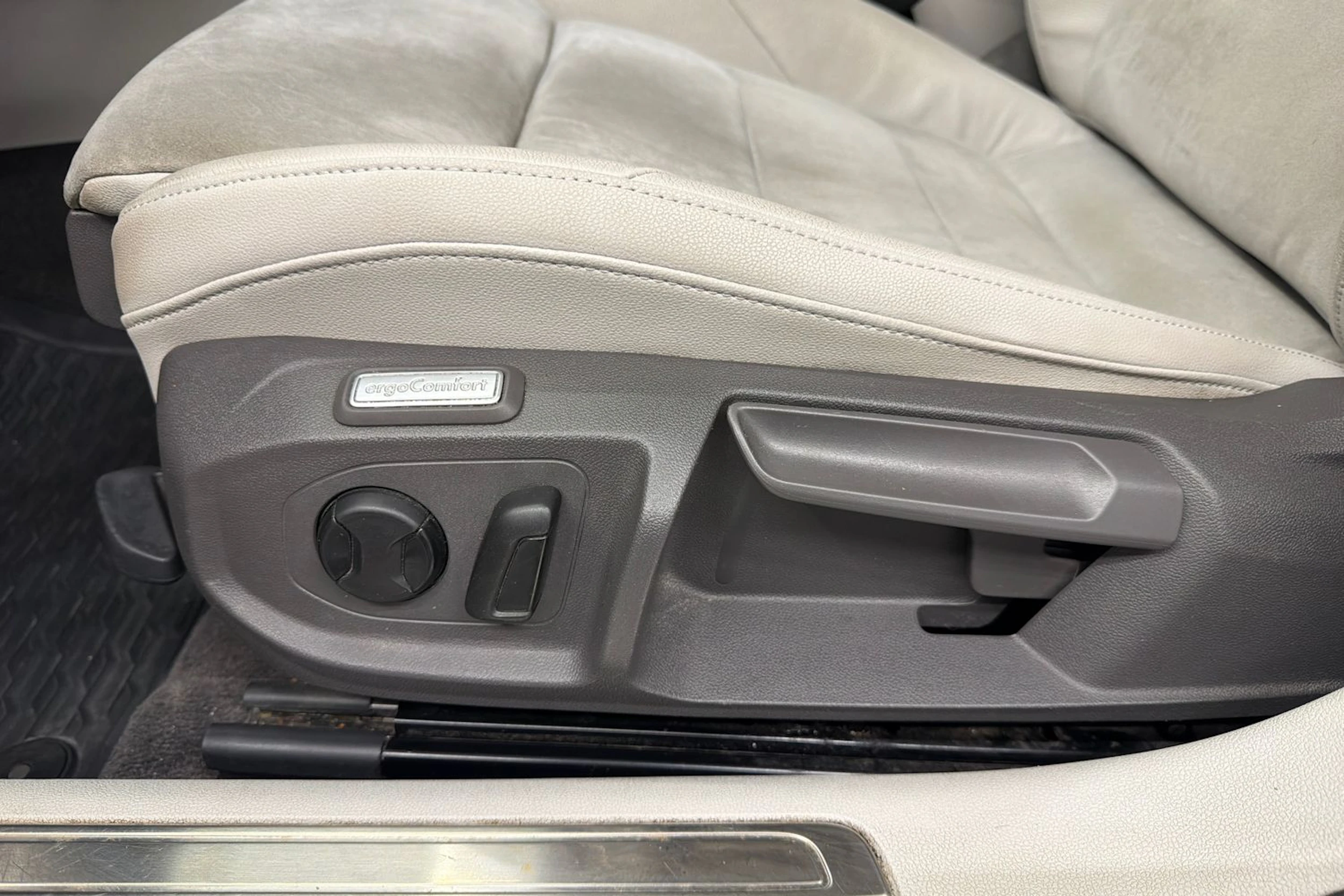 valkoinen Volkswagen Arteon 2018 kuva 29.