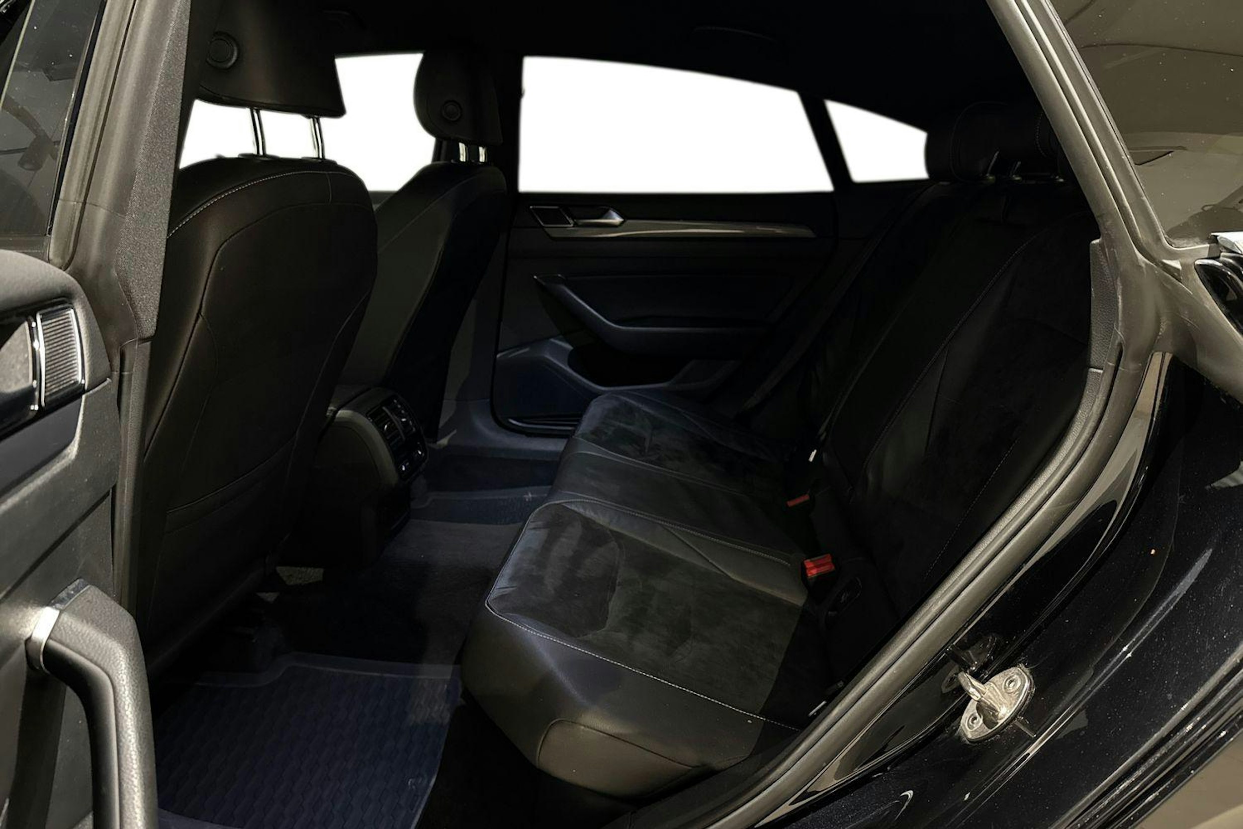 musta Volkswagen Arteon 2018 kuva 10.