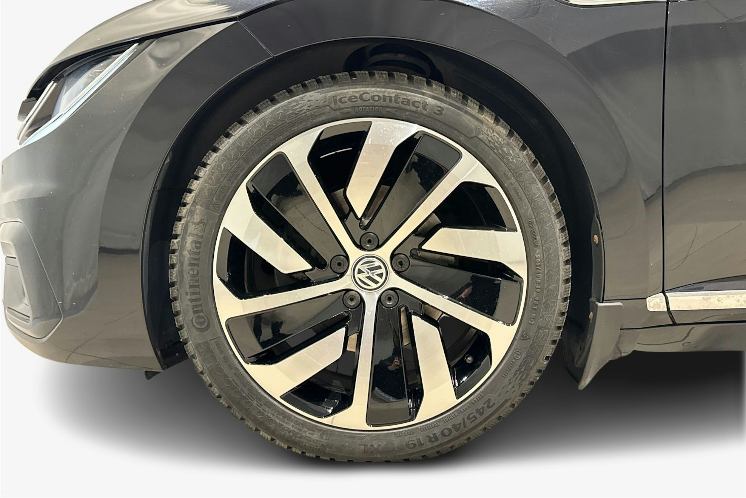 musta Volkswagen Arteon 2018 kuva 11.