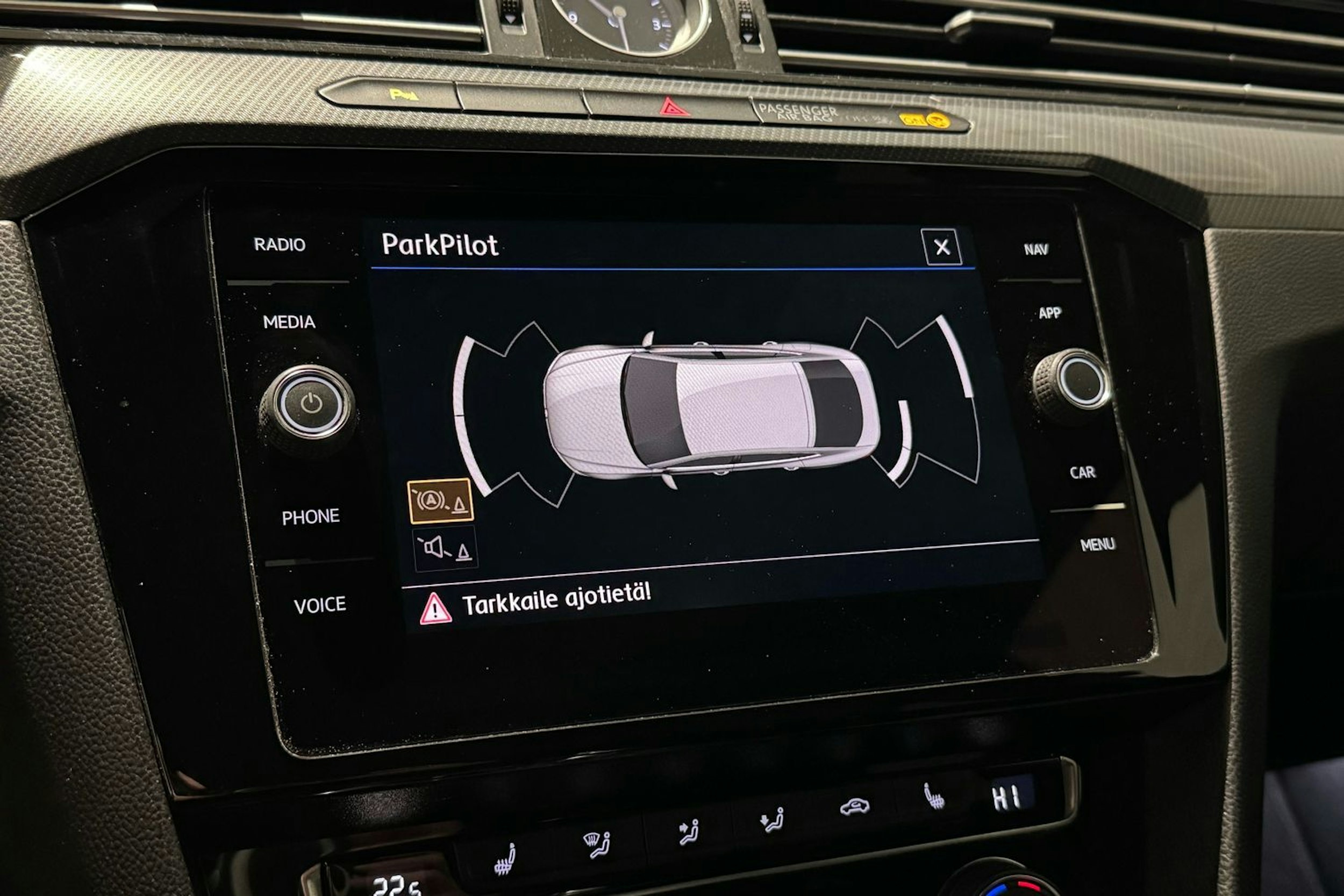 musta Volkswagen Arteon 2018 kuva 21.