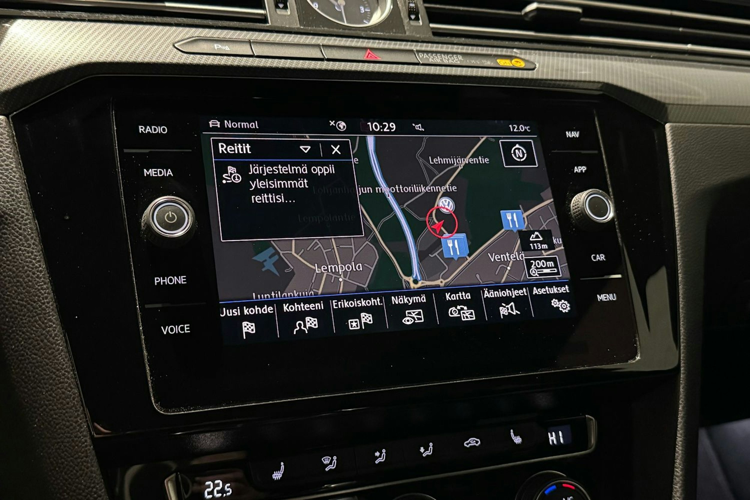 musta Volkswagen Arteon 2018 kuva 23.