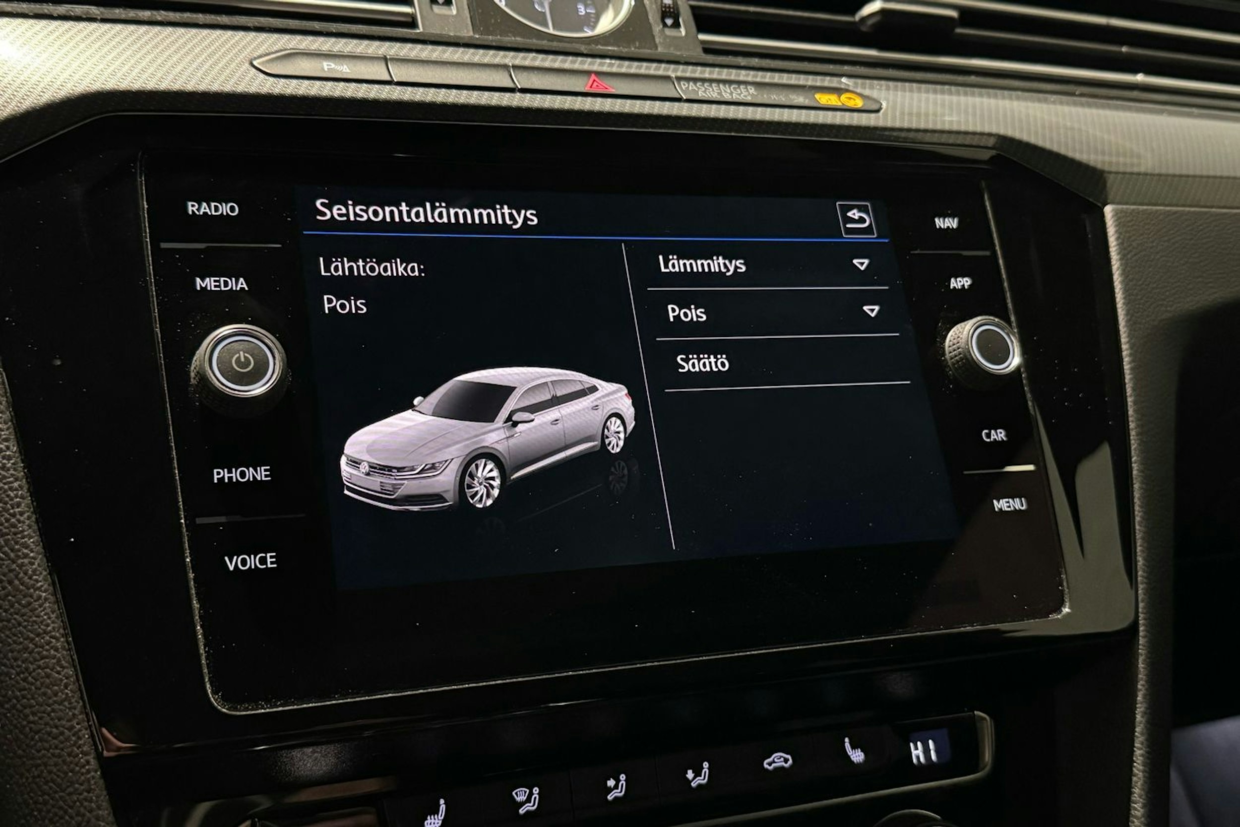 musta Volkswagen Arteon 2018 kuva 24.