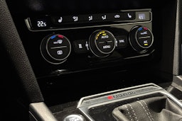 musta Volkswagen Arteon 2018 kuva 26.