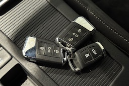 musta Volkswagen Arteon 2018 kuva 27.