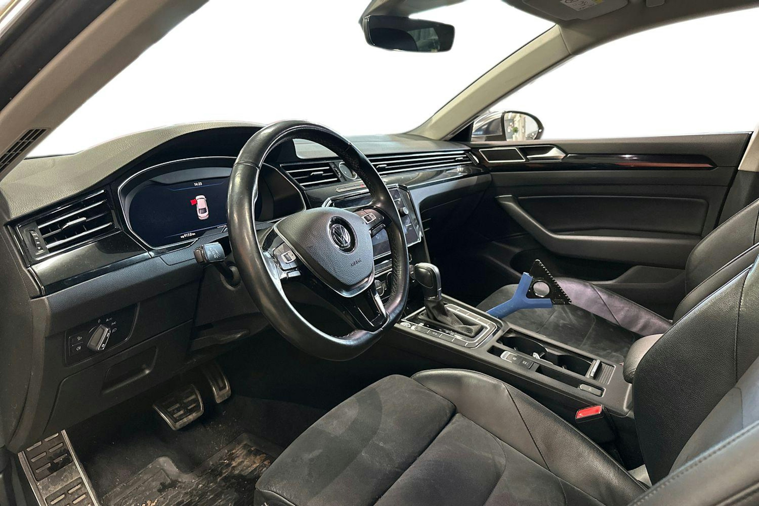 Keltainen Volkswagen Arteon 2018 kuva 3.