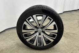 Keltainen Volkswagen Arteon 2018 kuva 13.