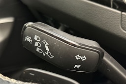 Keltainen Volkswagen Arteon 2018 kuva 14.