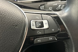 Keltainen Volkswagen Arteon 2018 kuva 16.