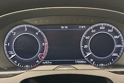 Keltainen Volkswagen Arteon 2018 kuva 17.