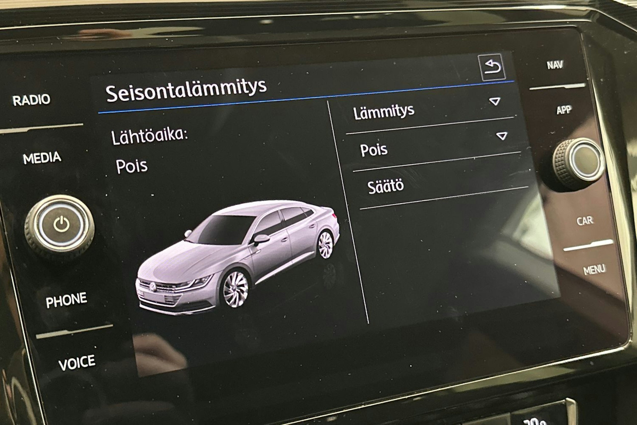 Keltainen Volkswagen Arteon 2018 kuva 25.