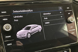 Keltainen Volkswagen Arteon 2018 kuva 25.