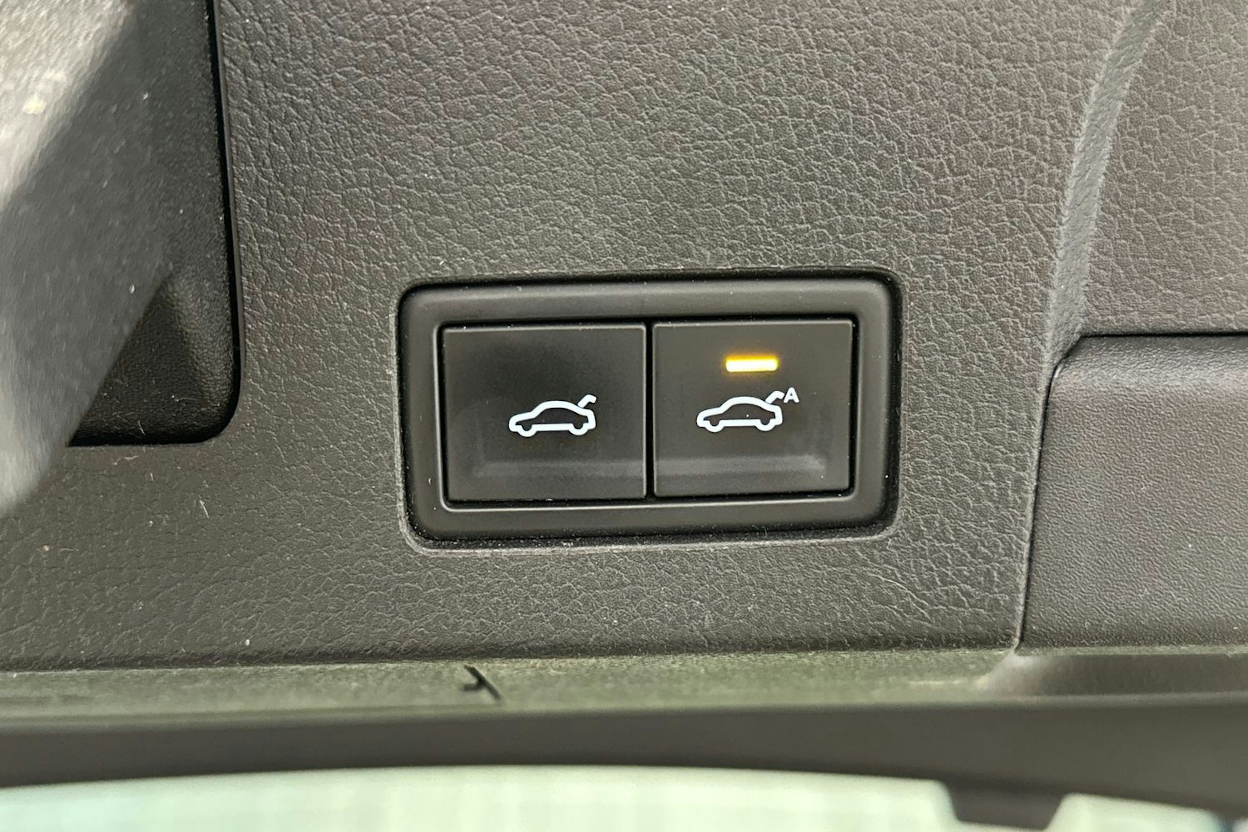 Keltainen Volkswagen Arteon 2018 kuva 29.