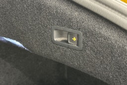 Keltainen Volkswagen Arteon 2018 kuva 30.