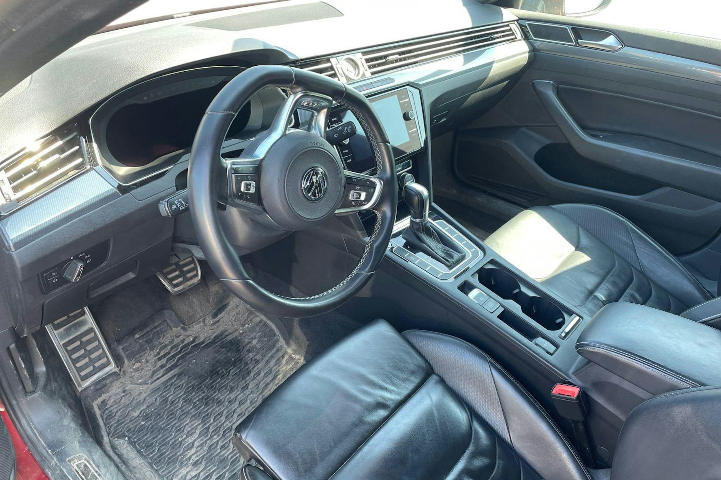 punainen Volkswagen Arteon 2018 kuva 3.