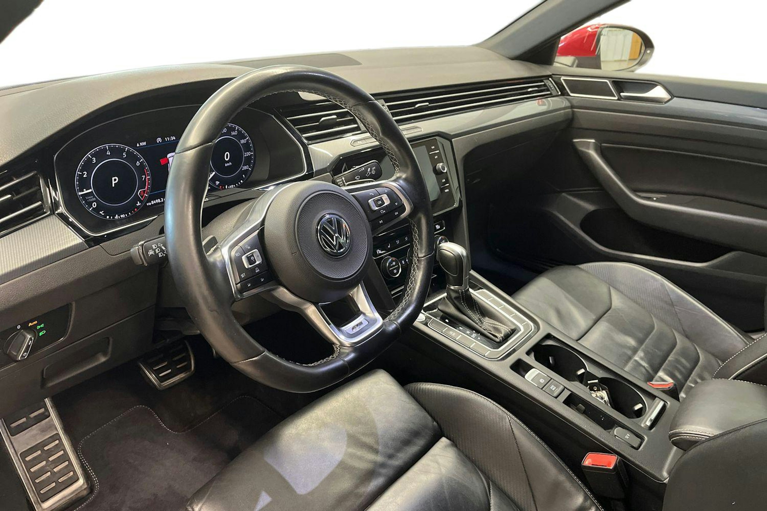 punainen Volkswagen Arteon 2018 kuva 7.