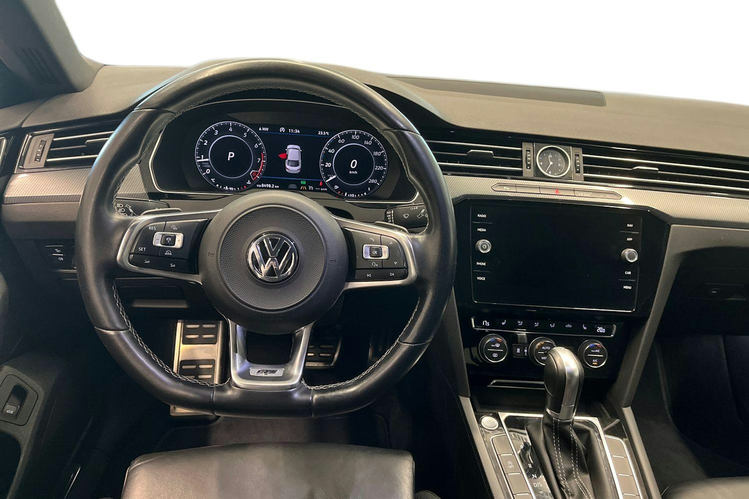 punainen Volkswagen Arteon 2018 kuva 9.