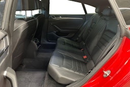punainen Volkswagen Arteon 2018 kuva 10.