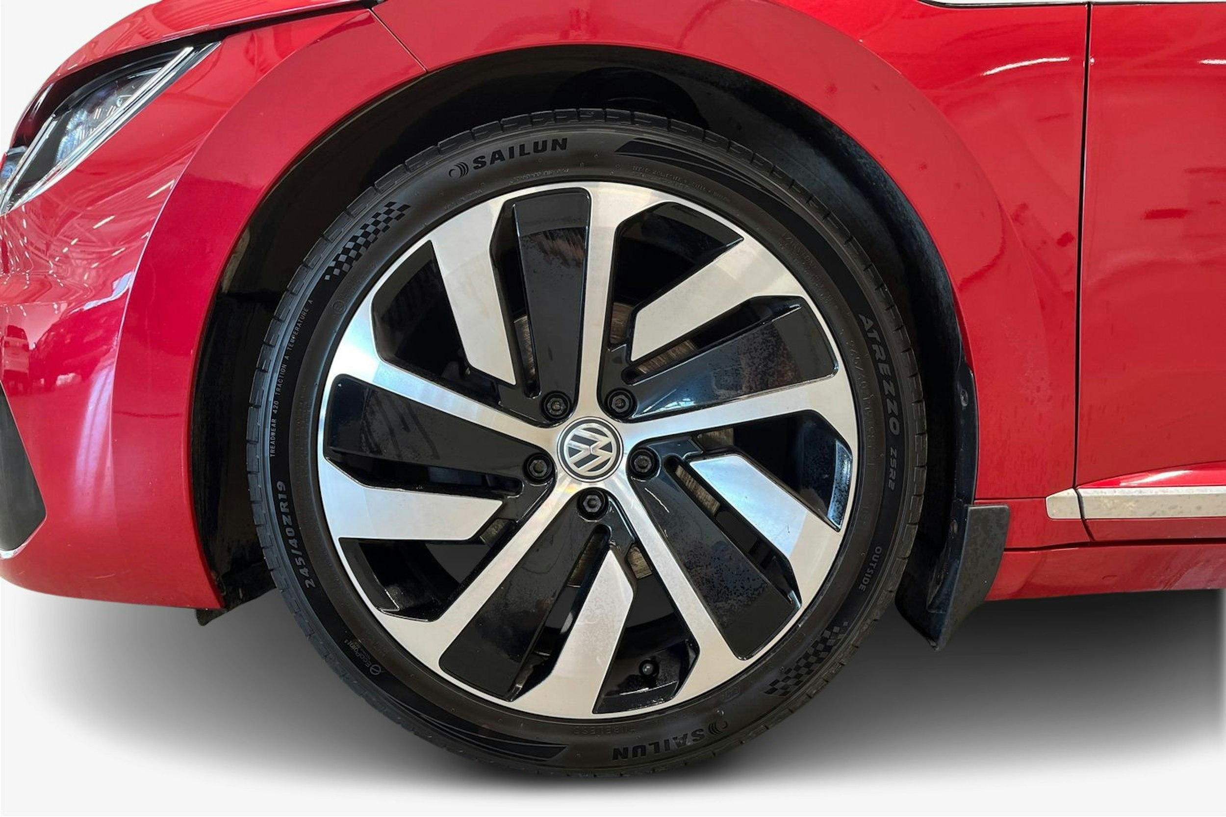 punainen Volkswagen Arteon 2018 kuva 11.