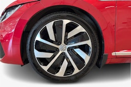 punainen Volkswagen Arteon 2018 kuva 11.