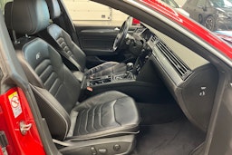 punainen Volkswagen Arteon 2018 kuva 15.