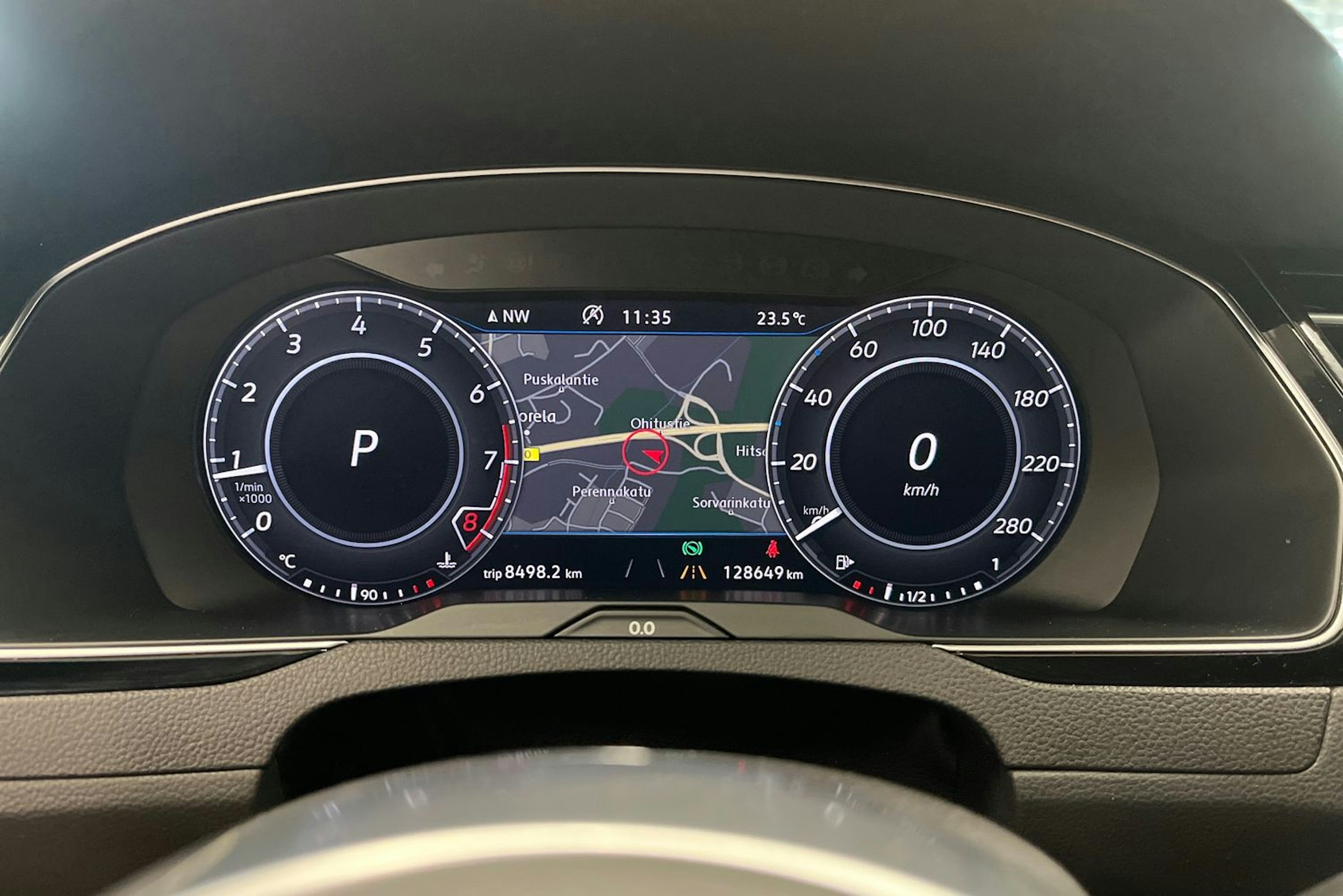 punainen Volkswagen Arteon 2018 kuva 16.