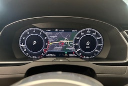 punainen Volkswagen Arteon 2018 kuva 16.