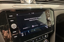 punainen Volkswagen Arteon 2018 kuva 18.
