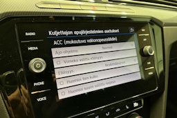 punainen Volkswagen Arteon 2018 kuva 20.