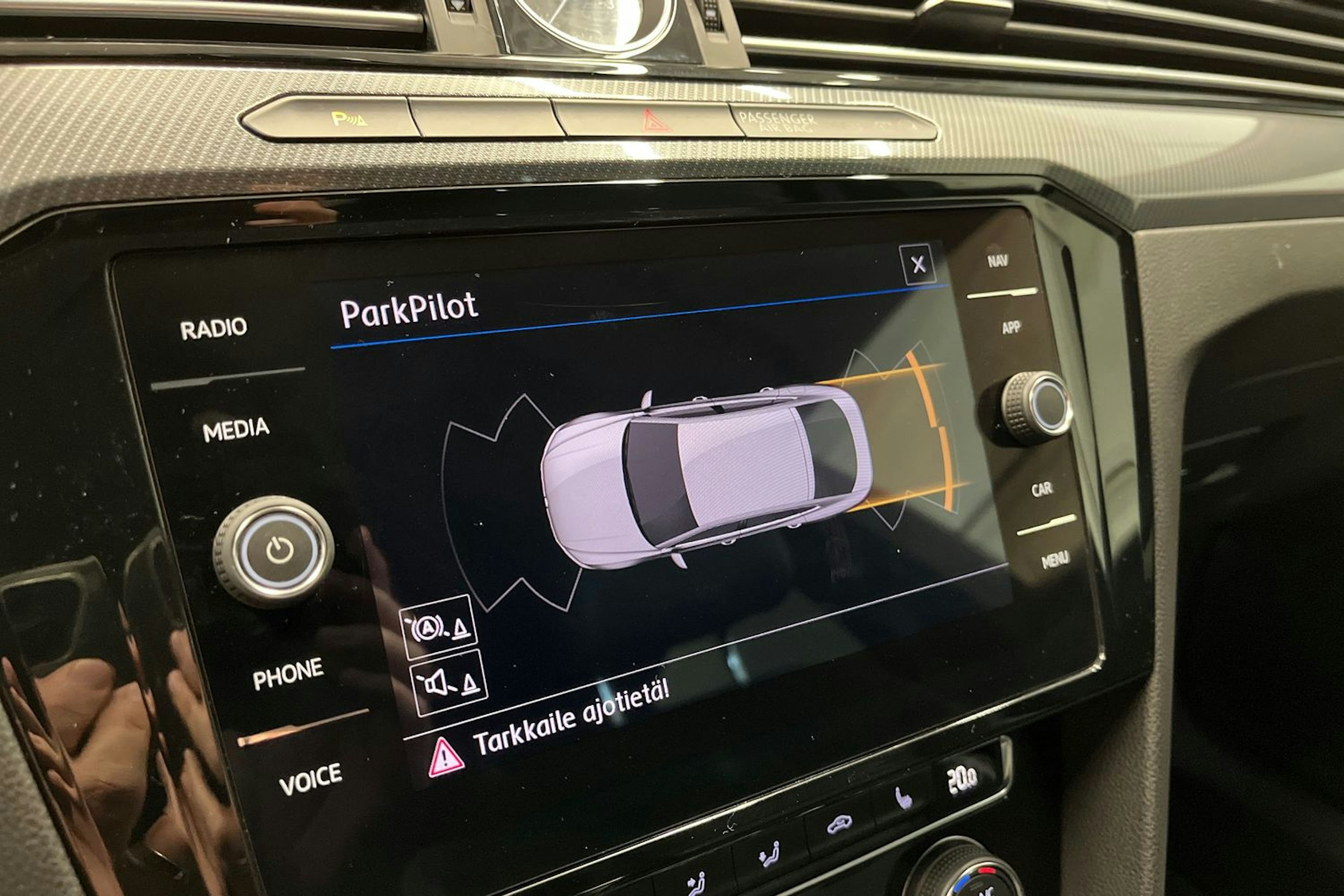 punainen Volkswagen Arteon 2018 kuva 23.