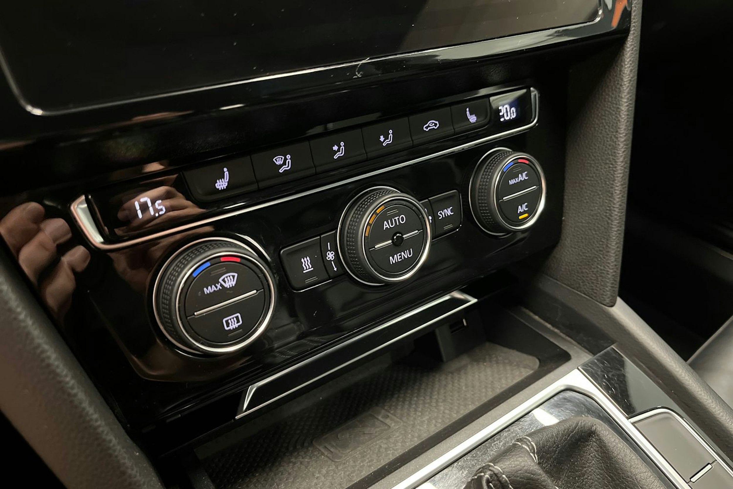 punainen Volkswagen Arteon 2018 kuva 24.