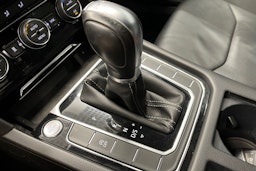 punainen Volkswagen Arteon 2018 kuva 25.