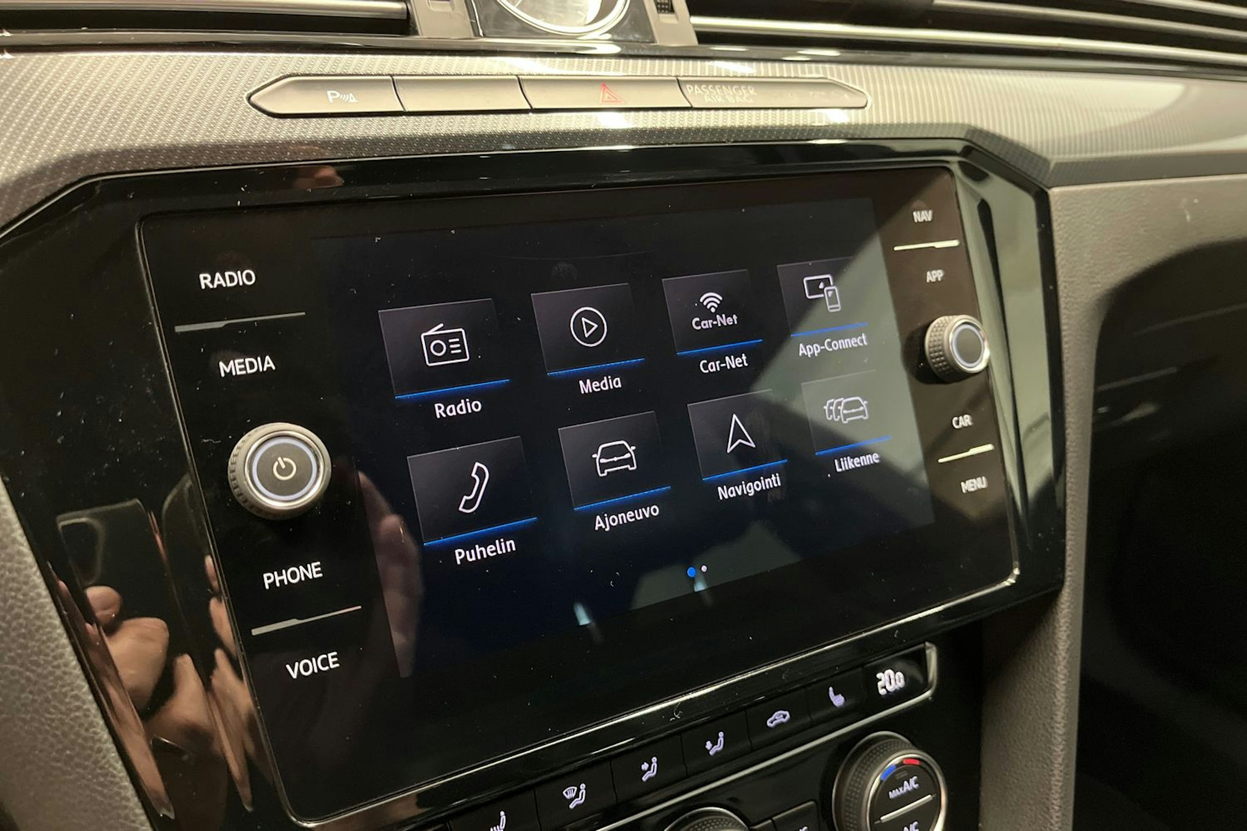 punainen Volkswagen Arteon 2018 kuva 27.