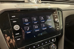 punainen Volkswagen Arteon 2018 kuva 27.