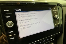 punainen Volkswagen Arteon 2018 kuva 28.