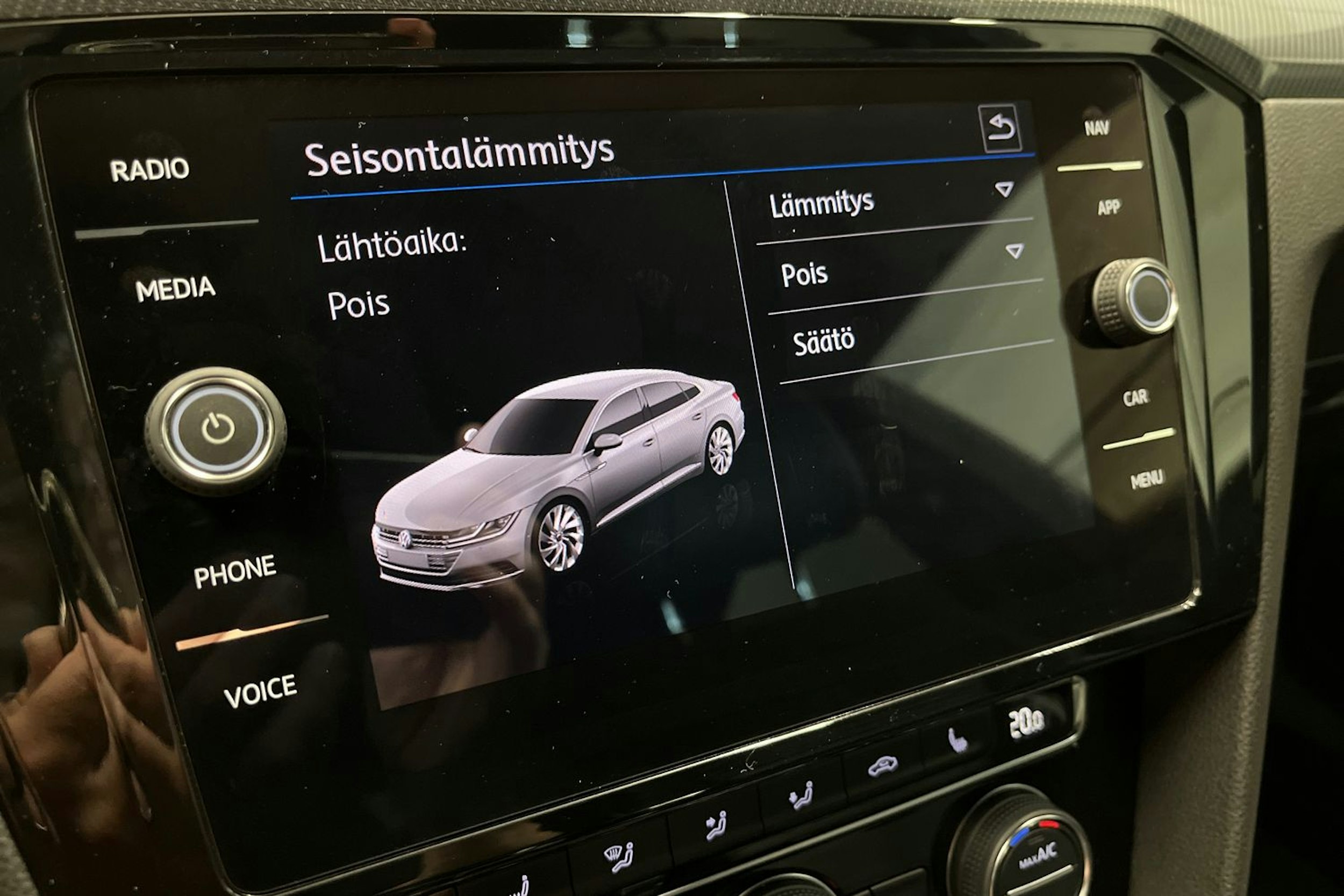 punainen Volkswagen Arteon 2018 kuva 30.