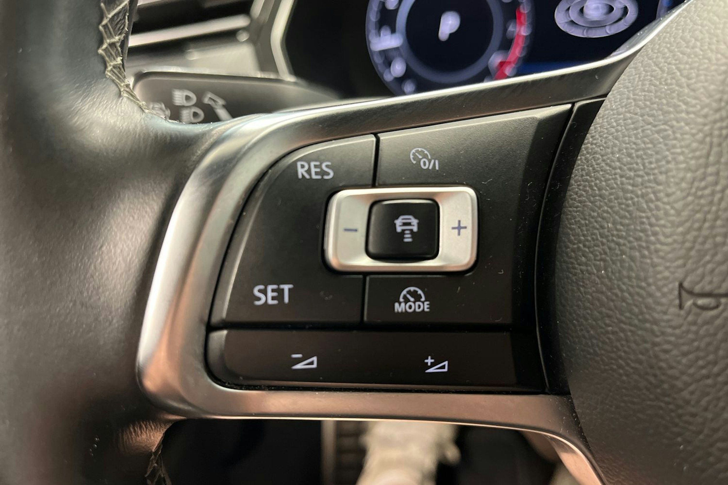 punainen Volkswagen Arteon 2018 kuva 31.