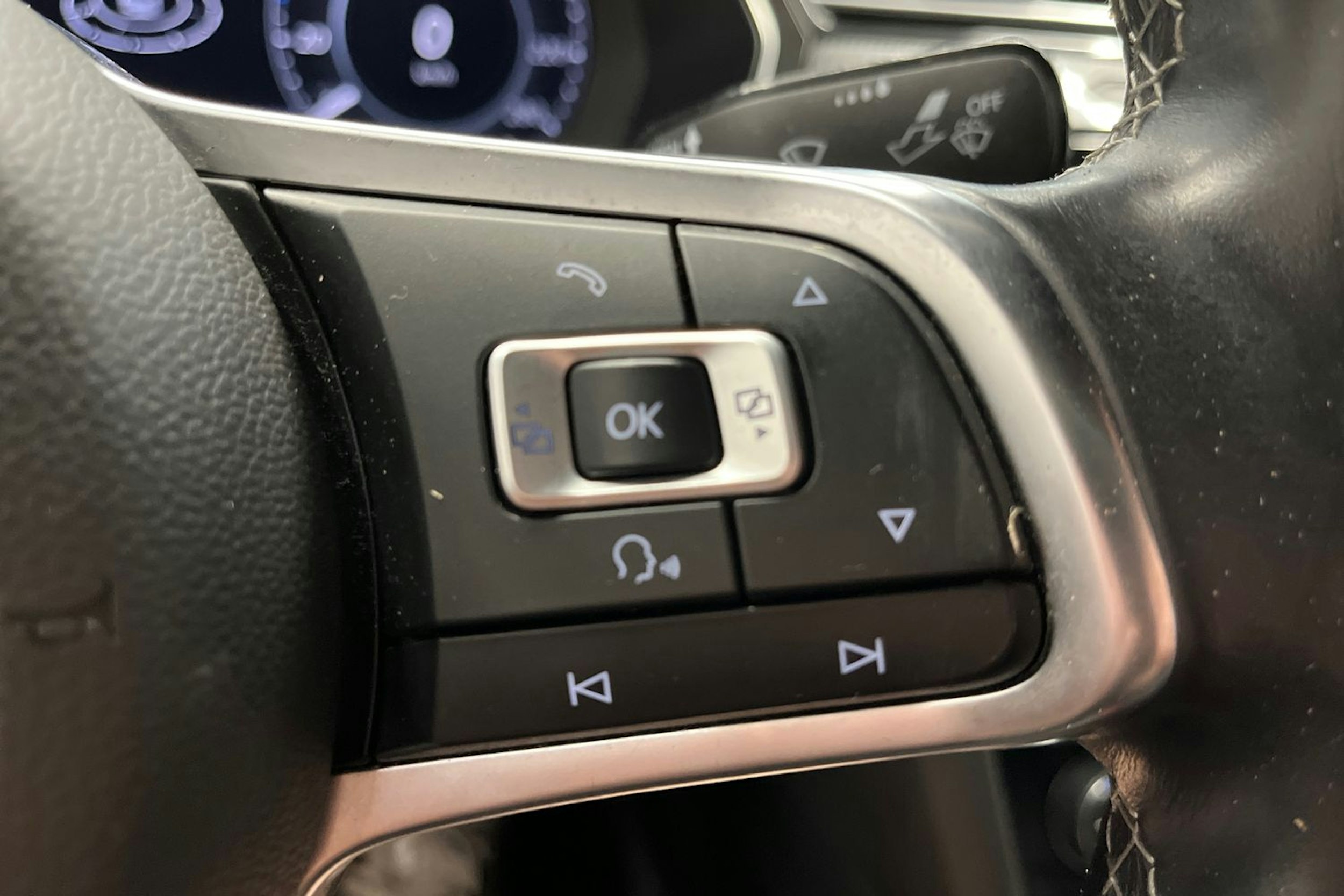 punainen Volkswagen Arteon 2018 kuva 32.
