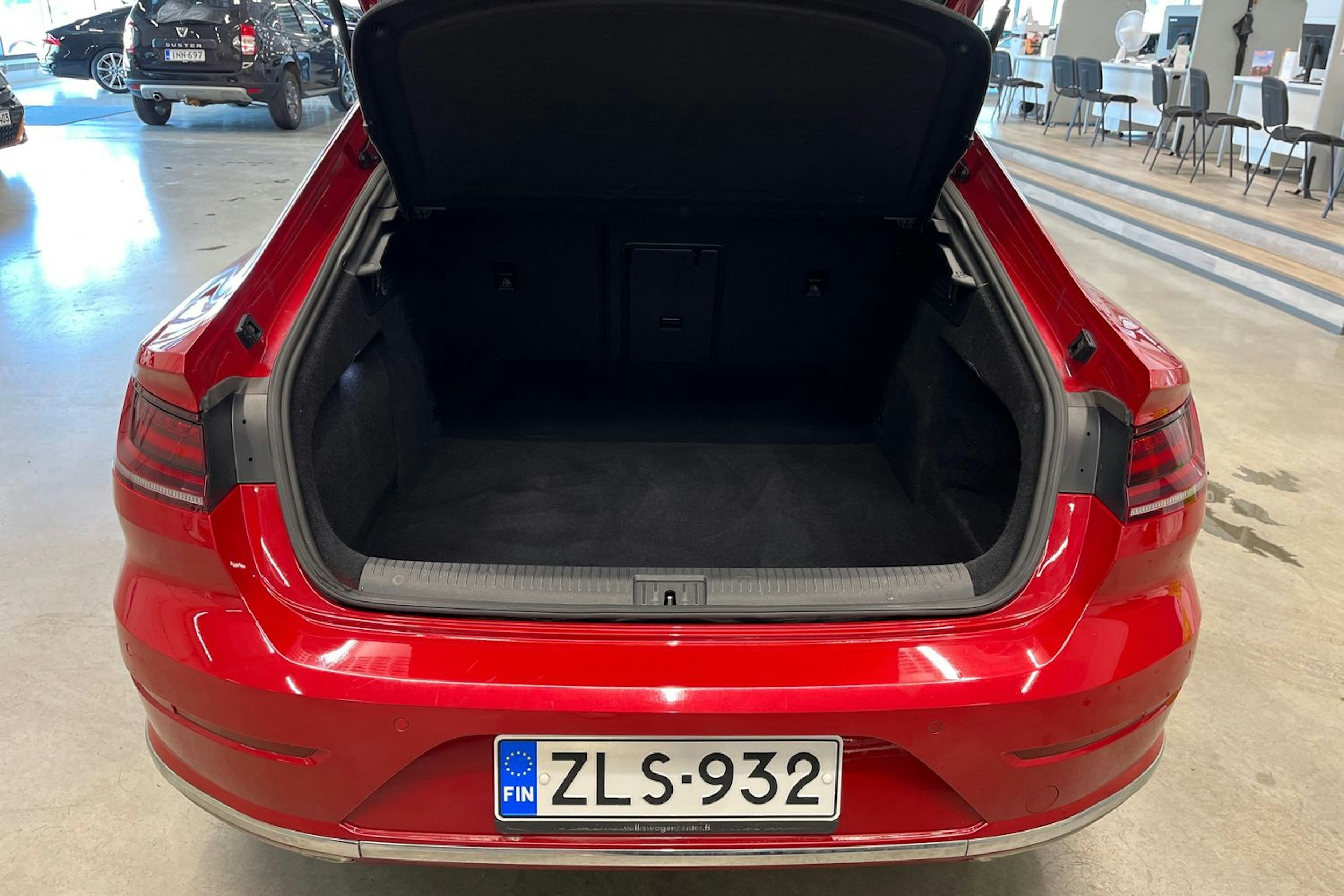 punainen Volkswagen Arteon 2018 kuva 33.